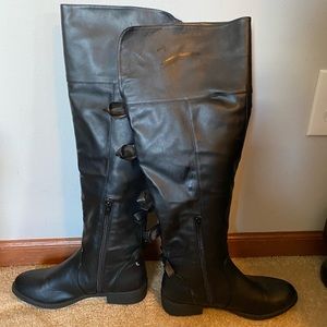 Black size 7.5 boots